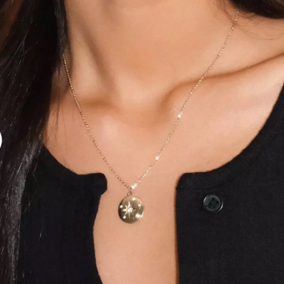 Missguided Gold Diamante Disc Pendant Necklace - Picture 3 of 4